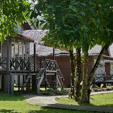 Baturundung Surf Resort Naibos Ngoại thất bức ảnh