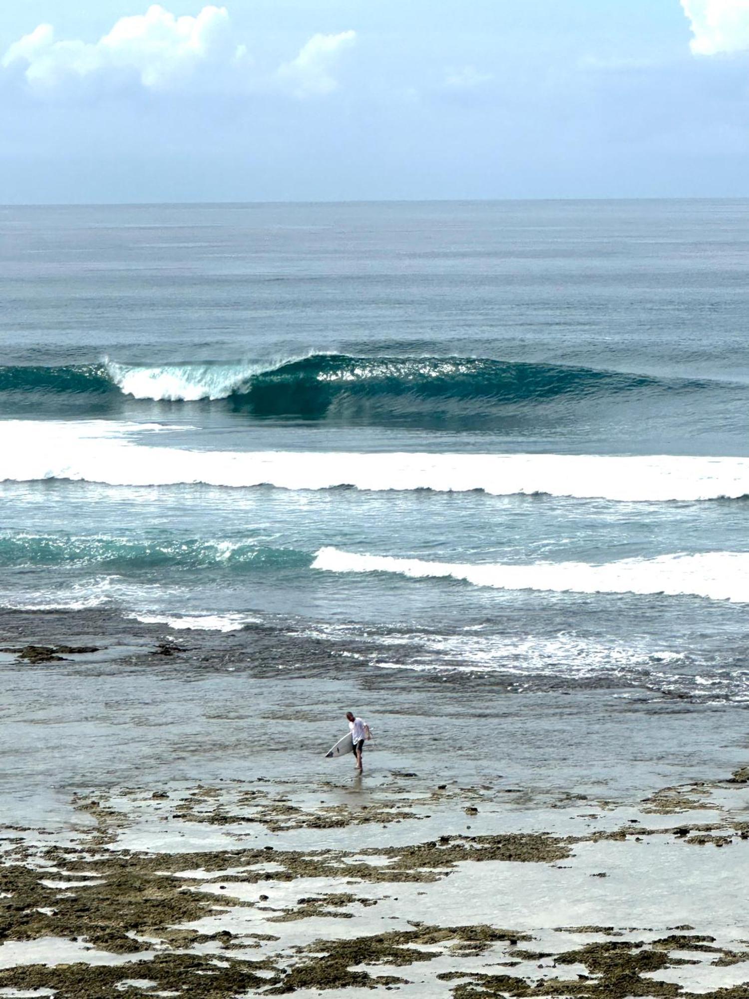 Baturundung Surf Resort Naibos Ngoại thất bức ảnh