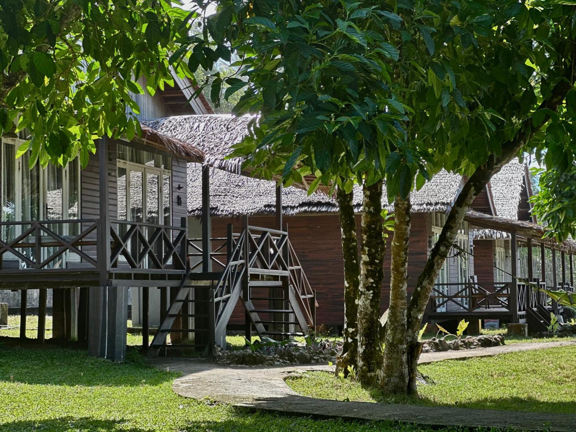 Baturundung Surf Resort Naibos Ngoại thất bức ảnh