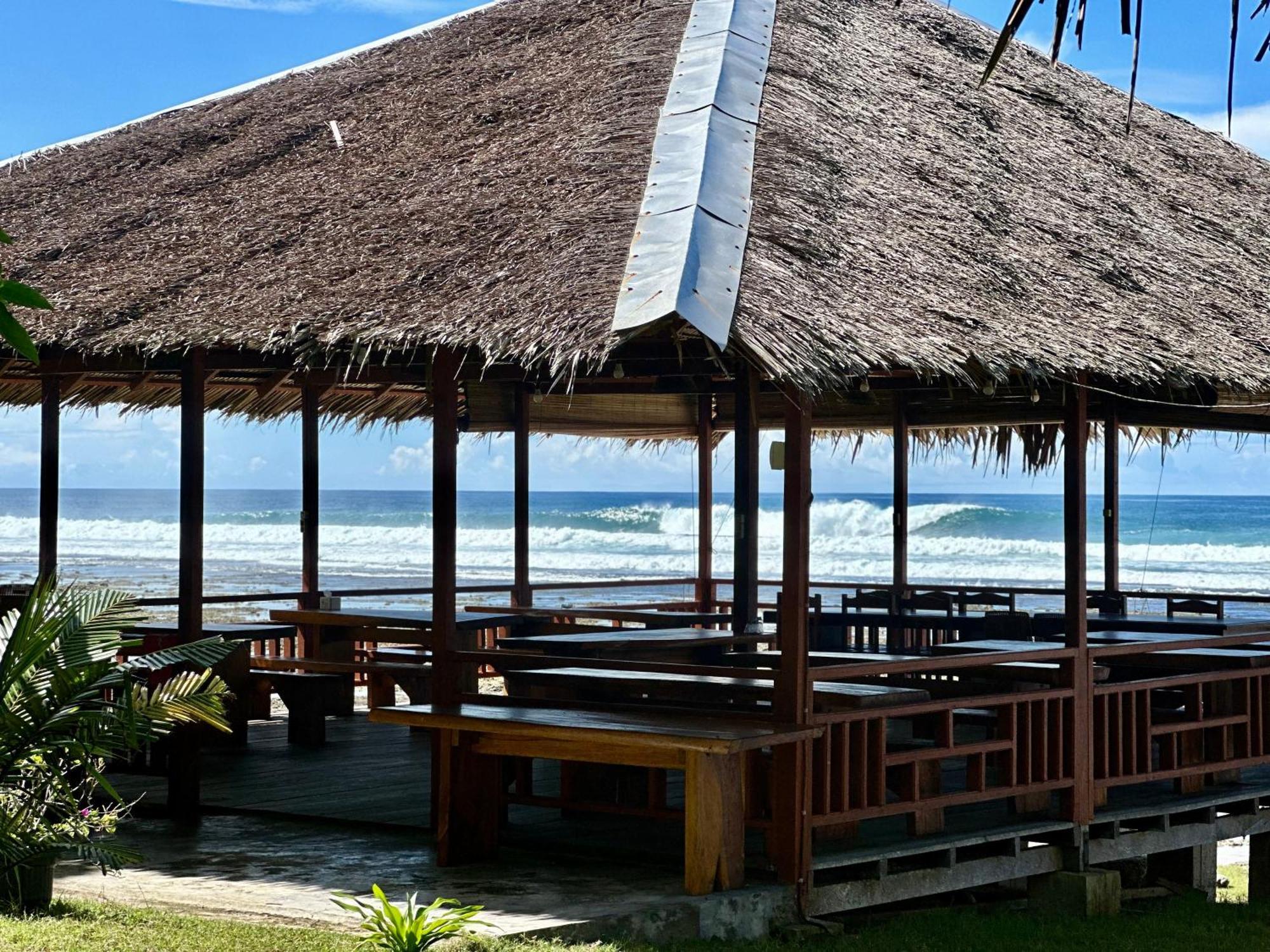 Baturundung Surf Resort Naibos Ngoại thất bức ảnh