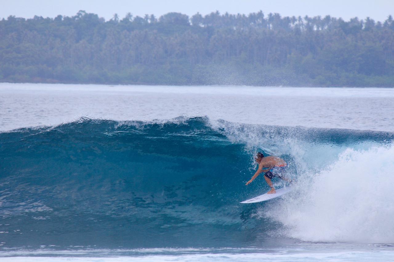Baturundung Surf Resort Naibos Ngoại thất bức ảnh