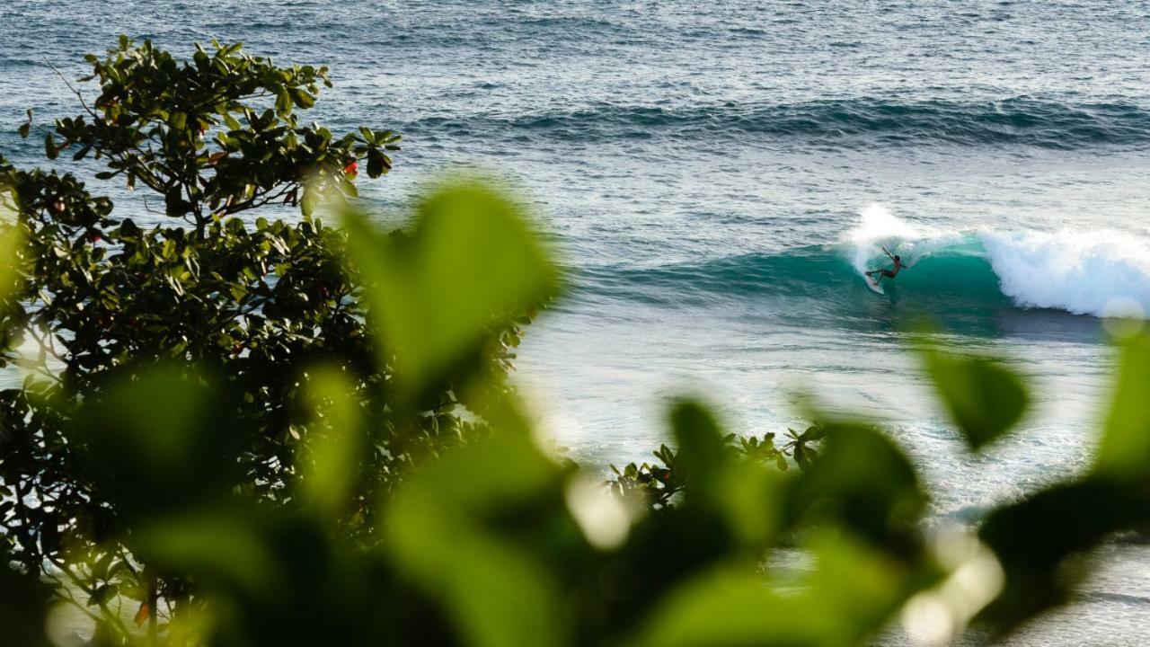 Baturundung Surf Resort Naibos Ngoại thất bức ảnh