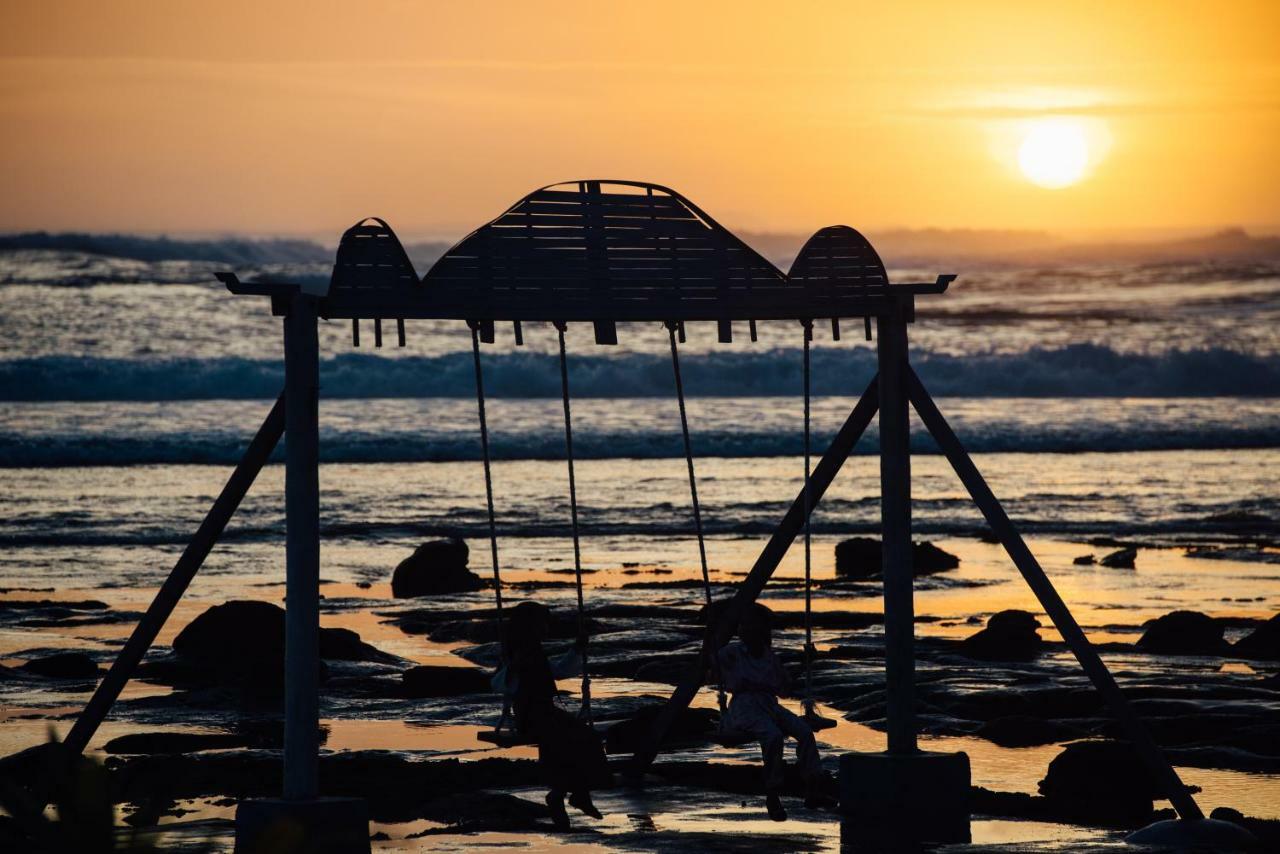 Baturundung Surf Resort Naibos Ngoại thất bức ảnh