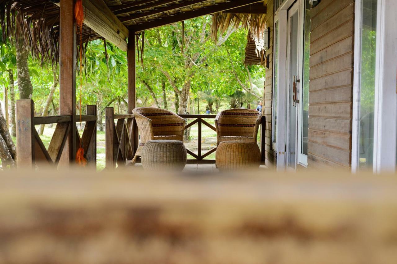 Baturundung Surf Resort Naibos Ngoại thất bức ảnh
