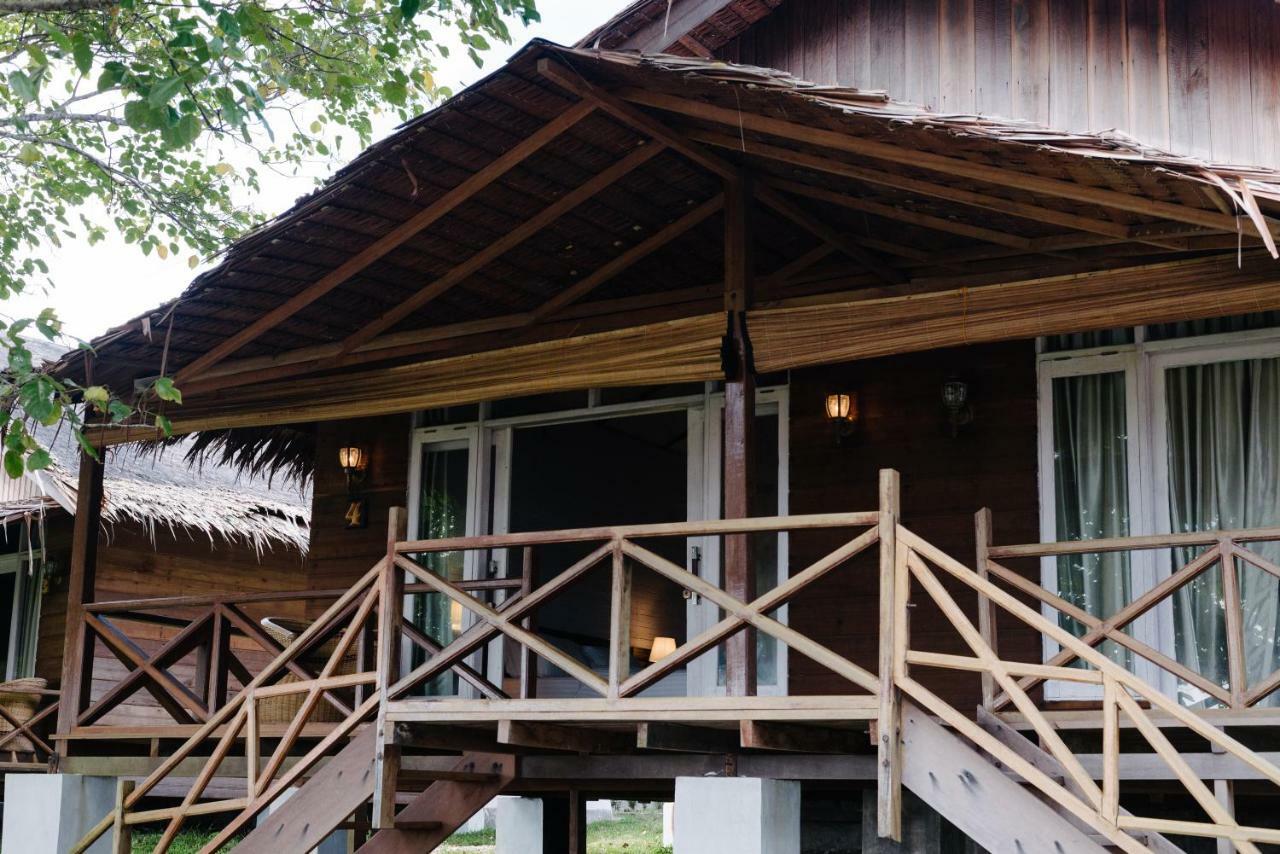 Baturundung Surf Resort Naibos Ngoại thất bức ảnh